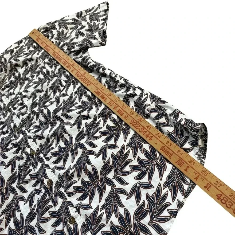 Banana Republic Men’s Button Down Leaf Pattern Slim Fit Shirt (Size M)
